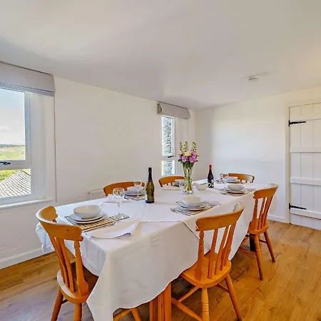 بيت للعطل 3 Bed In Coniston Oc-82510 *